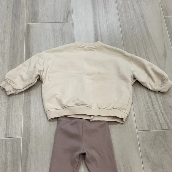 Zara 4T Kids Button Down Sweatshirt Beige and Beige Leggings Outfit - Picture 10 of 11